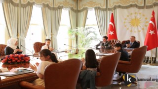 Erdoğan, 23 Nisan Çocuklarını Vahdettin Köşkü’nde kabul etti