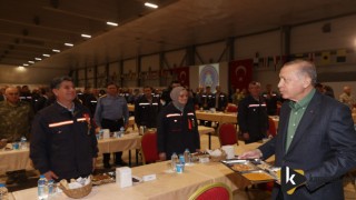Erdoğan, İstanbul Tersane Komutanlığı’nda İşçilerle İftarda Bir Araya Geldi