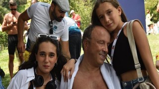 Kazada iki kolunu kaybeden Belediye Başkanı Boğaz’ı yüzerek geçti