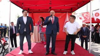 Naim Süleymanoğlu Kapalı Spor Salonu Hizmete Açıldı