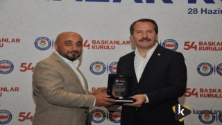 Ali Yalçın'dan Murat Mengen’e Plaket