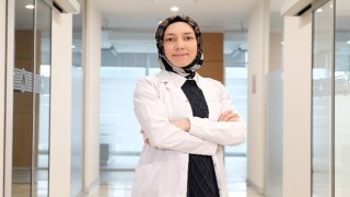 Lip Repositioning işlemi dudakların fazla yukarı çıkmasını engeller